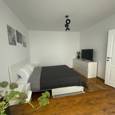 Apartament De Lux Semicentral Яш Екстериор снимка
